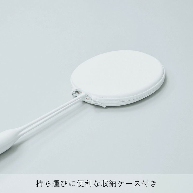 白を基調としたシンプルなyocabitoのバドミントンラケットVALENCIA